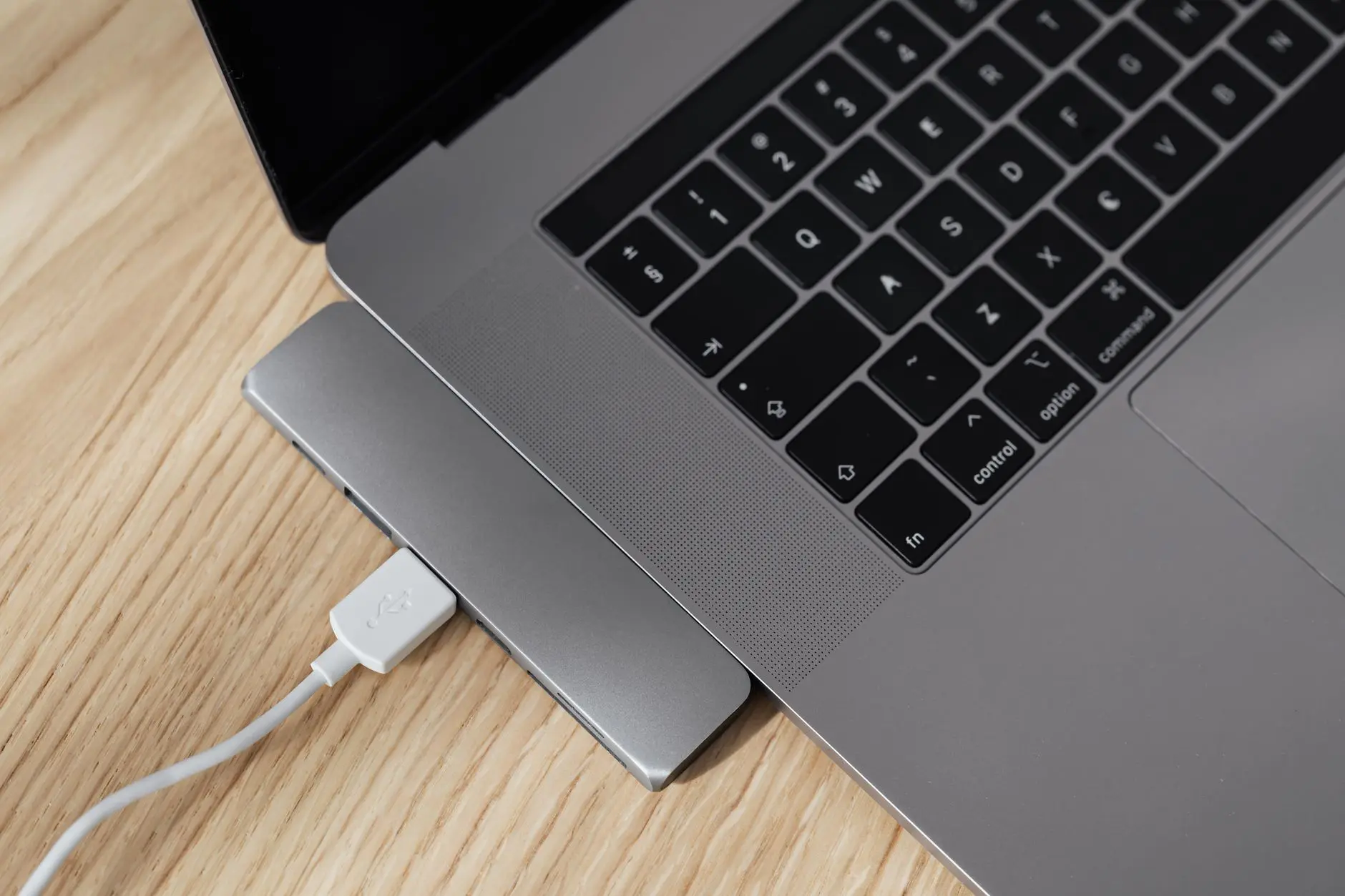 HDMI2.1与DP2.1接口技术对比及线材选型指南正文配图 1