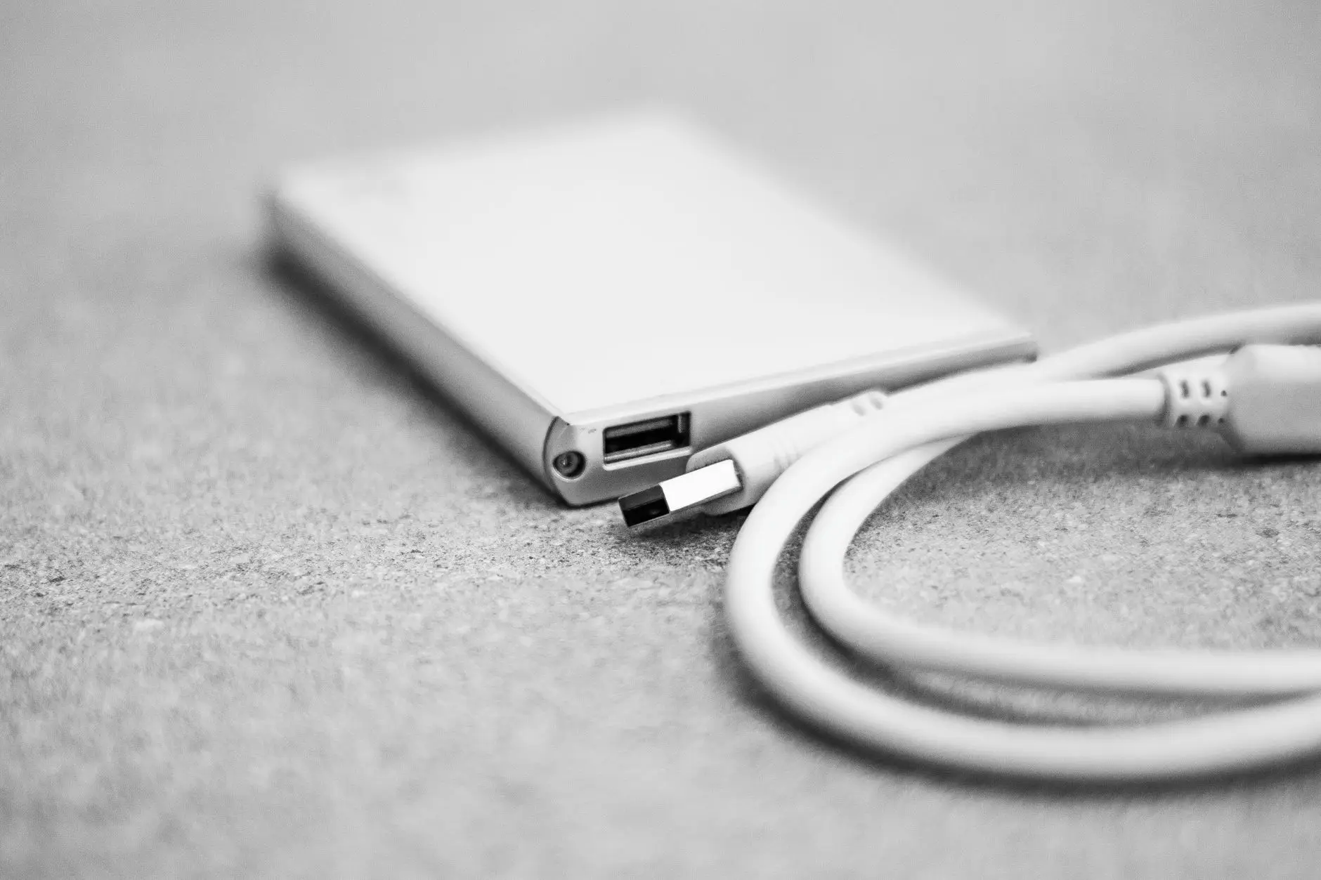 广州若风科技解析USB3.0与USB2.0数据线在高速传输场景下的性能差异正文配图 1
